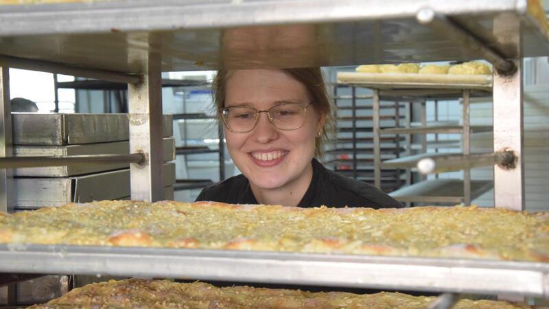 Süßes Erbe: Das Geheimnis hinter dem Altländer Butterkuchen Unter den Butterkuchen ist für Anna-Lena Pfeiffer-Dicks der klassische immer noch der Favorit.