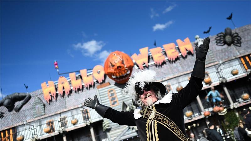Kramermarkt in Oldenburg beginnt - Was ist wichtig? Unter den Fahrgeschäften auf dem Kramermarkt sind eine Achterbahn, ein Riesenrad, eine Geisterbahn, eine Wildwasserbahn, Kinderkarusselle und Rundfahrgeschäfte.