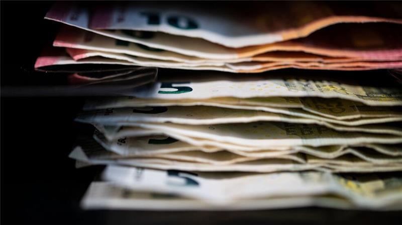 Unter den Superreichen in Deutschland gibt es deutlich mehr Männer. (Archivbild)