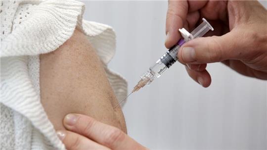Unter der Versicherten der Techniker Krankenkasse im Alter über 60 sinkt die Grippe-Impfquote. (Symbolbild)