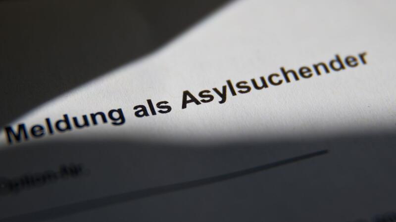 Experten halten Asylverfahren in Drittstaaten für möglich Unter welchen Bedingungen sind Asylverfahren in sogenannten sicheren Drittstaaten möglich?