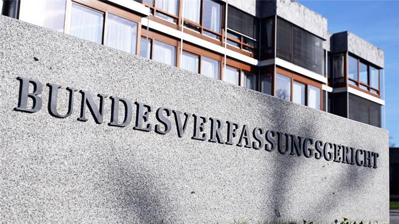So funktioniert die Vertrauensfrage im Bundestag Unter welchen Umständen ist die Vertrauensfrage gerechtfertigt? Das Bundesverfassungsgericht hat mehrfach geurteilt. (Archivbild)