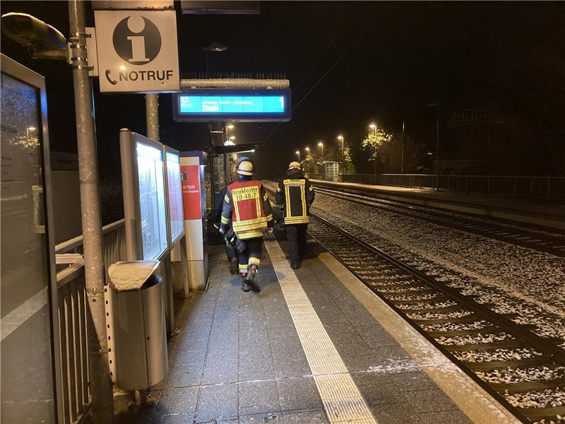 Unterhalb des Bahnsteigs in Neukloster (Fahrtrichtung Stade) lag ein Toter. Foto: Vasel