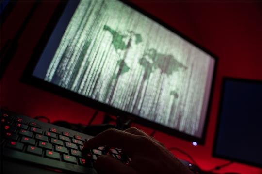 Unternehmen und Kommunen immer wieder Ziel von Hacker-Angriffen. Foto: Nicolas Armer/dpa