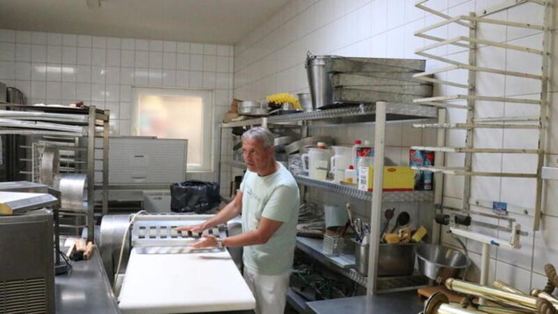 Unternehmer Andreas Vogel gewährte im Juni 2023 Einblicke in die Backstube des Café Brüning.