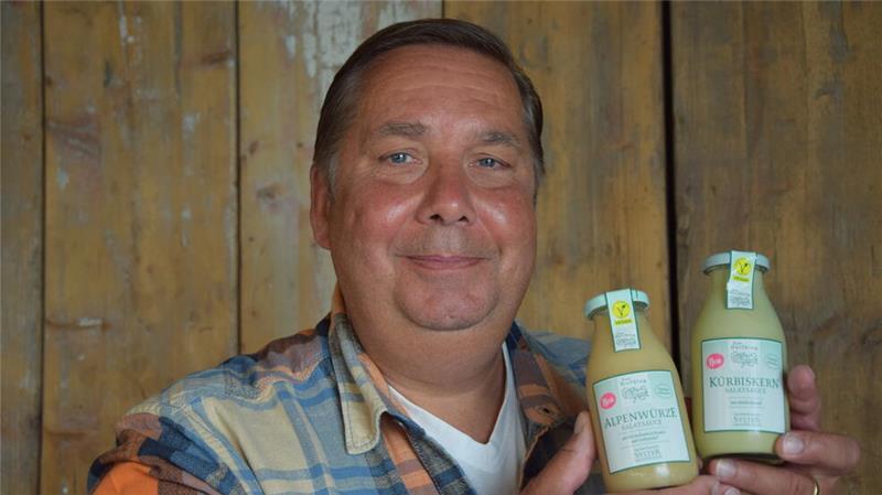 Unternehmer und Gastronom Thomas Hauschild betreibt das Restaurant Zum Dorfkrug in Neu Wulmstorf. Er hat es von einer Kneipe zu einer beliebten Anlaufstelle für gehobene Gastronomie entwickelt.
