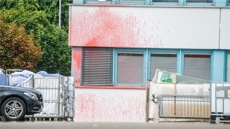 Fünf Tatverdächtige nach Angriff auf Rüstungsfirma in Haft Unterstützer der Hamas nennt Israals Botschafter die Täter.