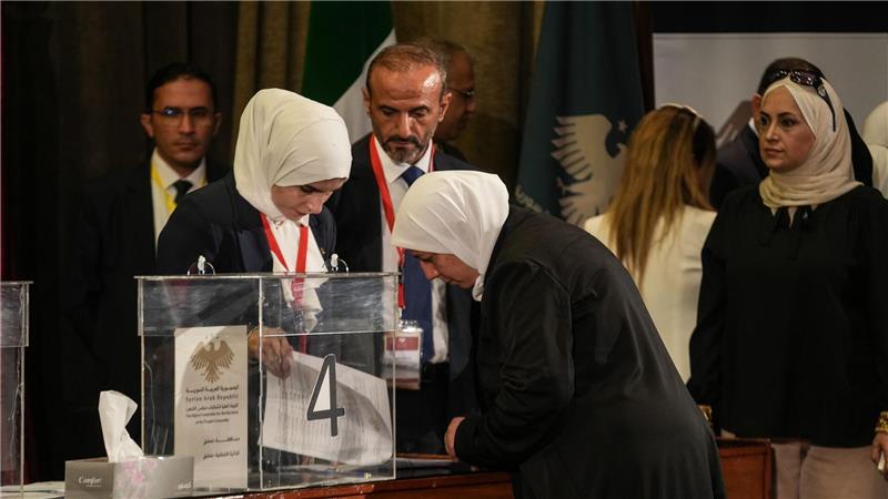 Unterstützer sehen die Wahl als Erfolg im politischen Umbruch in Syrien. 