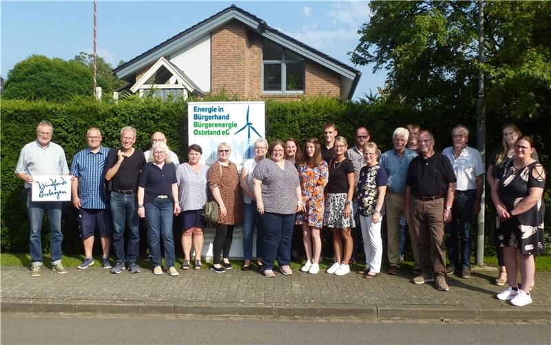 Windfond unterstützt Projekte in vier Gemeinden Unterstützer und Unterstützte trafen sich kürzlich. Foto: Peter Wortmann