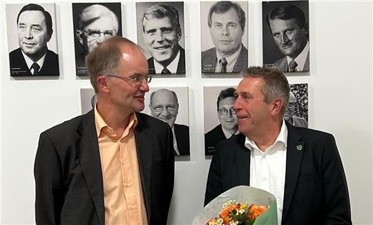 Unterstützung im Wahlkampf: Der Vorsitzende des SPD-Ortsverbandes, Stefan Schimkatis (links), und Samtgemeinde-Bürgermeister Timo Gerke.