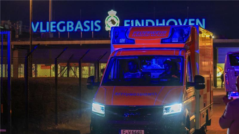 Unvorhergesehenes Ende einer Kreuzfahrt: Per Rettungswagen ging es für die deutschen Passagiere der „Hondius“ nach Frankfurt.