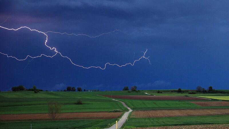 Unwetter in Teilen Westdeutschlands. Heute soll sich die Lage wieder etwas entspannen.