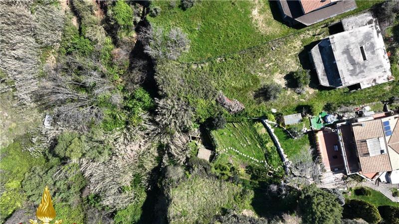 Unwetter mit heftigen Regenfällen haben die Erde Anfang der Woche in Süditalien wieder in Bewegung gesetzt.