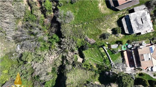 Unwetter mit heftigen Regenfällen haben die Erde Anfang der Woche in Süditalien wieder in Bewegung gesetzt.