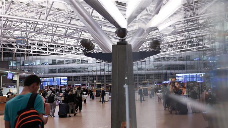 Urlauber flogen ab Hamburg im vergangenen Jahr am häufigsten nach Spanien. (Archivbild) 