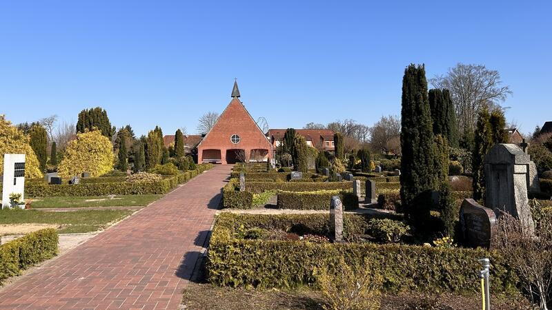 Beerdigungen in Oldendorf-Himmelpforten werden teurer Urnen- und Sargbestattungen in der Samtgemeinde Oldendorf werden teurer. Das gilt für 17 Friedhöfe und auch hier in Oldendorf.