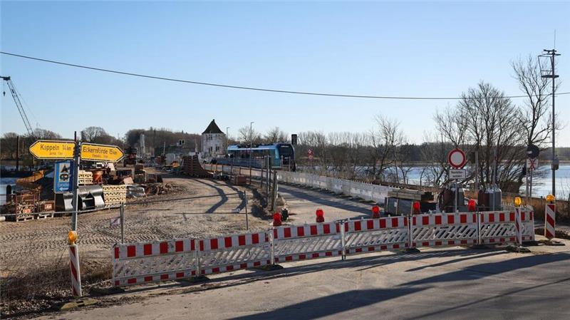Ursprünglich sollte die neue Brücke dieses Jahr fertig werden. Der Termin ist nicht zu halten. 