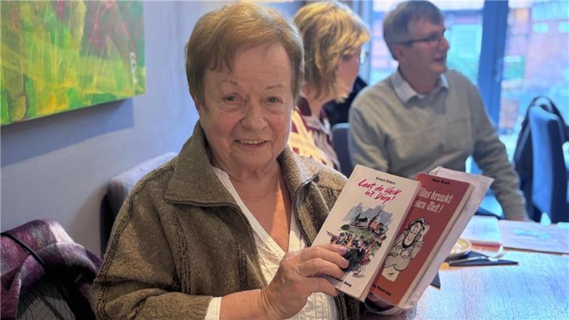 „Op Platt seggt man Du“: Neuer Leiter rettet Harsefelder Klöönsnack Ursula Vieths las eine Geschichte von Heinz Busch vor.