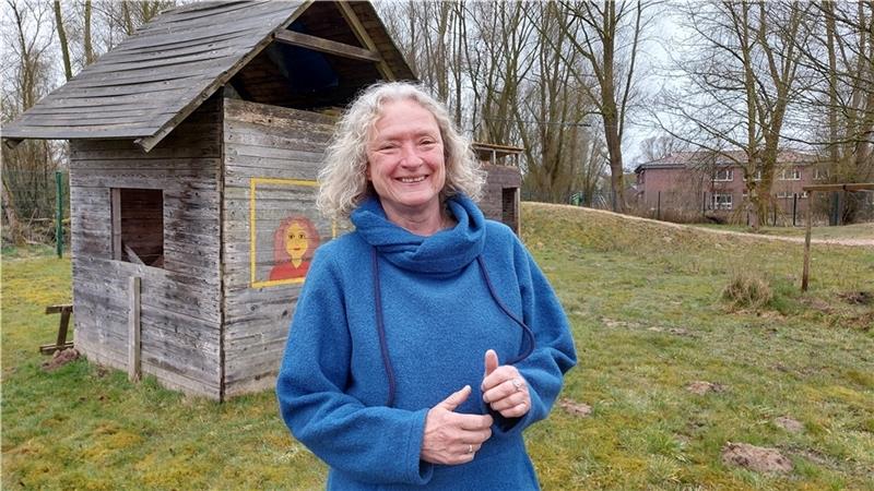 Ursula Willmeroth auf dem Bauspielplatz im Altländer Viertel. Jeden Werktag tobten dort bis zu 40 Kinder. Foto: Stadt Stade
