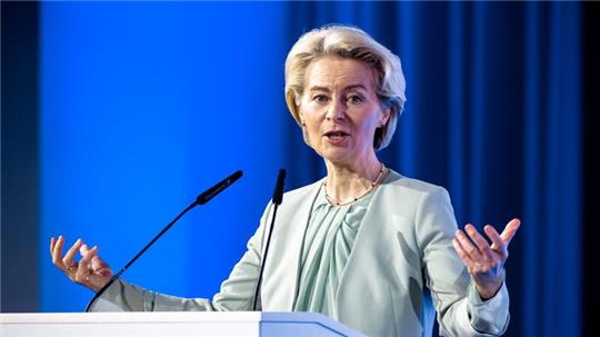 Ursula von der Leyen (CDU), EU-Kommissionspräsidentin, spricht auf dem Klima-Forum der Hamburger Wirtschaft.