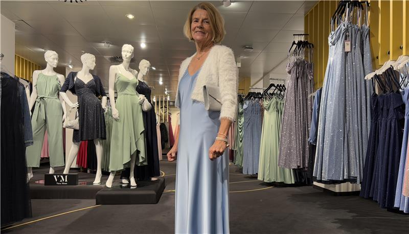 Was zieh’ ich an? Tipps aus dem Modehaus Mohr für die Stader Ballnacht Uta braucht ein passendes Outfit für die Ballnacht. Sie wird zusammen mit anderen Menschen im Alter zwischen 15 und 79 Jahren das Event eröffnen.