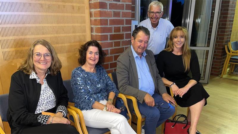Ute Kück (von links), Susanne de Bruijn, Rainer Schlichtmann, Ulrich Rathjens und Maren Kleinschmidt warteten gespannt aufs Ergebnis.