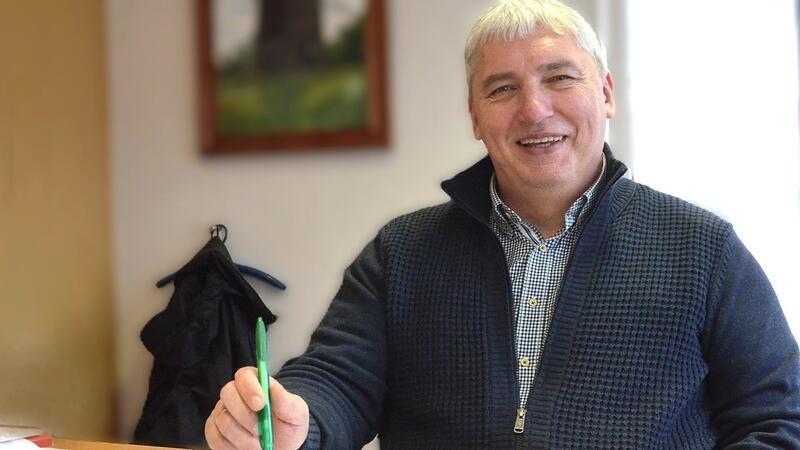 Uwe Arndt, Bürgermeister von Ahlerstedt, ist gut gelaunt. Die ländliche Gemeinde ist auf 5500 Einwohner angewachsen und hat noch Platz in der neuen Ortsmitte für einen Discounter.