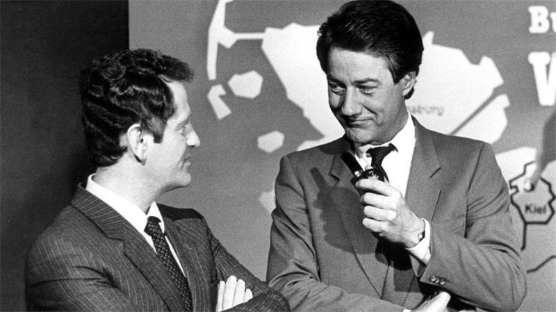 Up ewig ungedeelt – Schleswig-Holstein wird 80 Uwe Barschel (CDU) und Björn Engholm (SPD) haben die politische Landschaft in Schleswig-Holstein geprägt. (Archivbild)