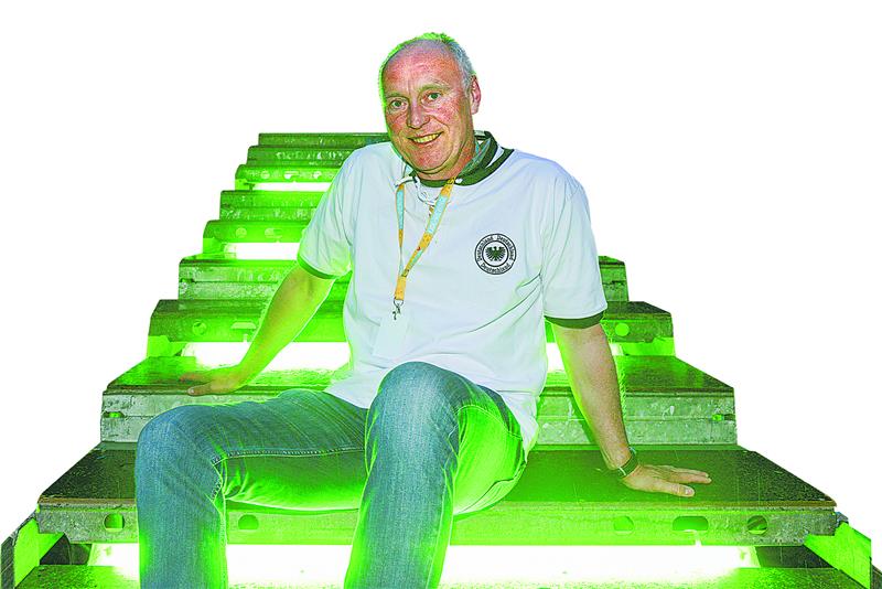 Uwe Bergmann hat bei vielen Großveranstaltungen in Hamburg seine Finger
mit im Spiel. Auch bei den Harley Days, die an diesem Wochenende stattfinden und beim EM-Public-Viewing auf dem Heiligengeistfeld.  Foto Thomas Panzau