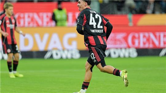 Uzun jubelt für Frankfurt.