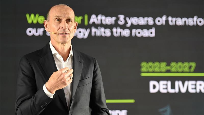 VW-China-Chef Ralf Brandstätter will in dem Land mit weniger Fabriken auskommen. (Archivbild)