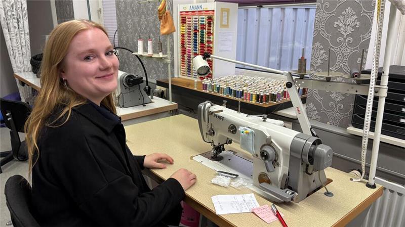 Valaska-Doreen Meyer hat im Rahmen ihrer Ausbildung auch das Nähen gelernt.