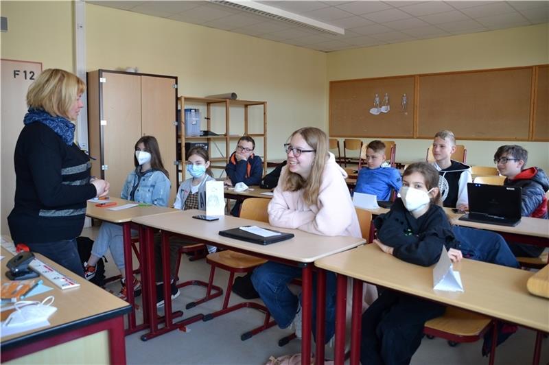 So meistert die Elbmarschenschule den Unterricht mit Geflüchteten Valentina Pikalova hilft ukrainischen Schülerinnen und Schülern, in ihrem neuen Leben zurechtzukommen.