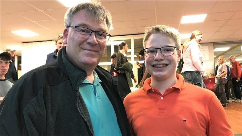 Jubiläum an der Oberschule Himmelpforten: Daran erinnern sich Ehemalige Vater Ingo Döhring mit Sohn Janne.
