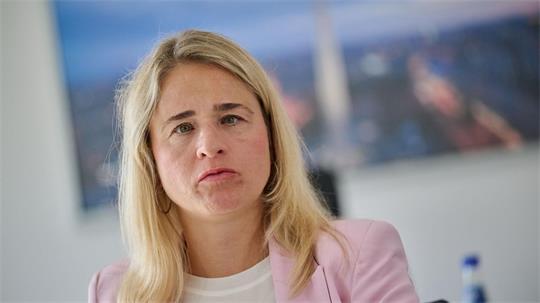 VdK-Präsidentin Verena Bentele im Interview: Die Vorschläge zur Rentenreform will sie nicht komplett „in die Tonne treten“. 