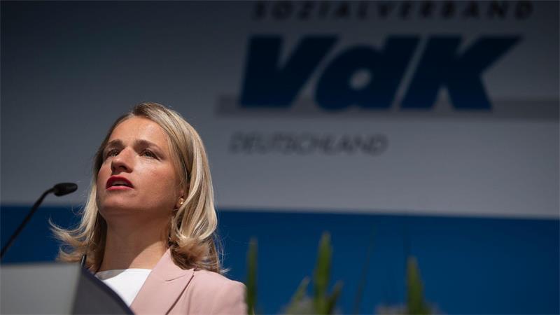 VdK-Präsidentin Verena Bentele sieht den erneut geplanten Tankrabatt als falschen Weg (Archivbild)