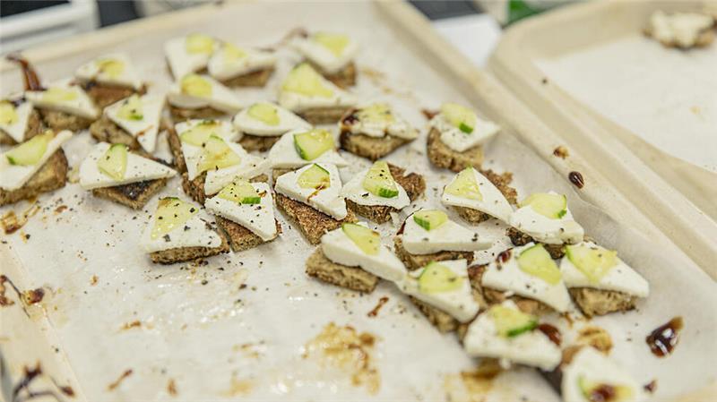 Käse ohne Kuh - auf der Suche nach veganem Genuss Veganer Käse aus Cashews in verschiedenen Sorten. Wir haben es probiert und es schmeckt fantastisch.
