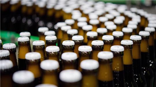 Veltins hat eine Bierpreiserhöhung für den Herbst angekündigt. (Archivbild)