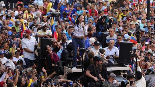 Venezuelas Oppositionsführerin María Corina Machado ist bei ihrem ersten öffentlichen Auftritt seit Monaten nach Angaben der Opposition gewaltsam entführt und später wieder freigekommen.