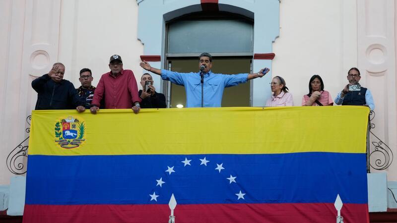 Venezuelas autoritärer Präsident Maduro klammert sich an die Macht.
