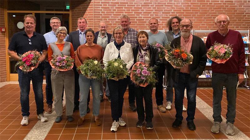 Verabschiedet mit einem großen Dankeschön: die scheidenden Mitglieder des Samtgemeinderates Oldendorf-Himmelpforten.