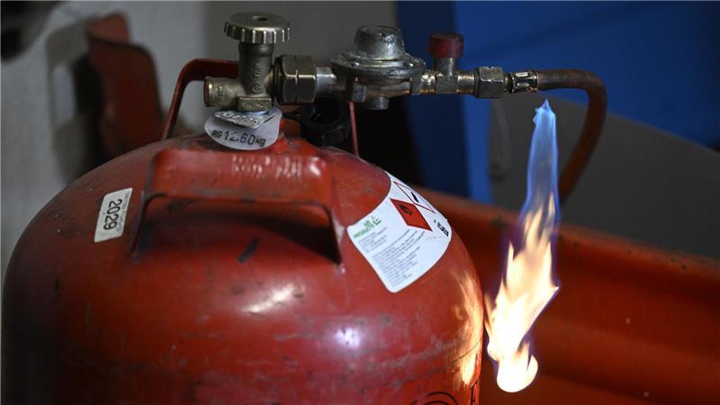 Verärgert über Kündigung? Eine Angestellte soll laut Anklage eine Gasflasche in einem Transporter aufgedreht haben.