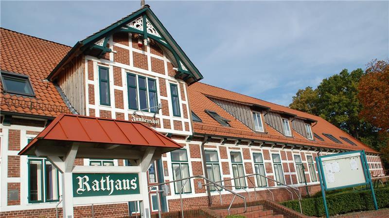 Verantwortlich für das verheerende Ergebnis der Kassenprüfung sind auch personelle Schwachstellen im Apenser Rathaus.