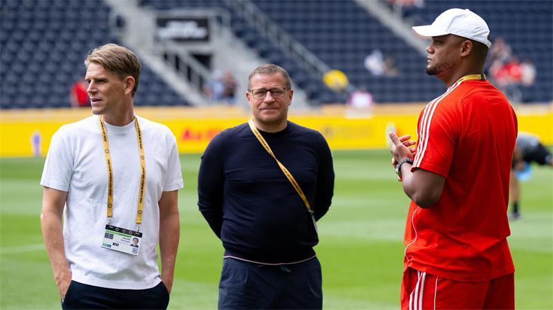 Verantwortlich für die Bayern-Profis: Sportdirektor Christoph Freund (links), Sportvorstand Max Eberl (Mitte) und Trainer Vincent Kompany. (Archivbild)