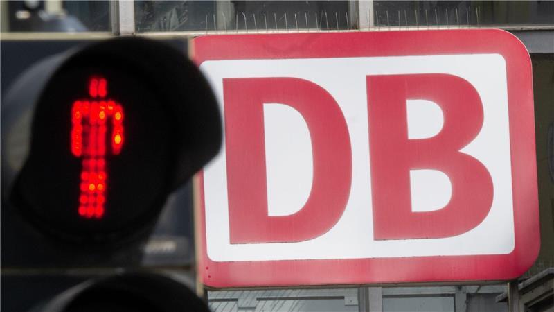 Bahn: Reservierung für Familien wird deutlich teurer Verbände fordern die Deutsche Bahn dazu auf, die Abschaffung der Familienreservierung zu stoppen. (Archivbild)