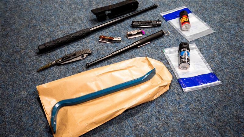 Waffenverbot auf S-Bahnlinie S5 verschärft – Keine Werkzeuge mitführen Verboten: Was die Bundespolizei jüngst bei Kontrollen in Hamburg sicherstellte.
