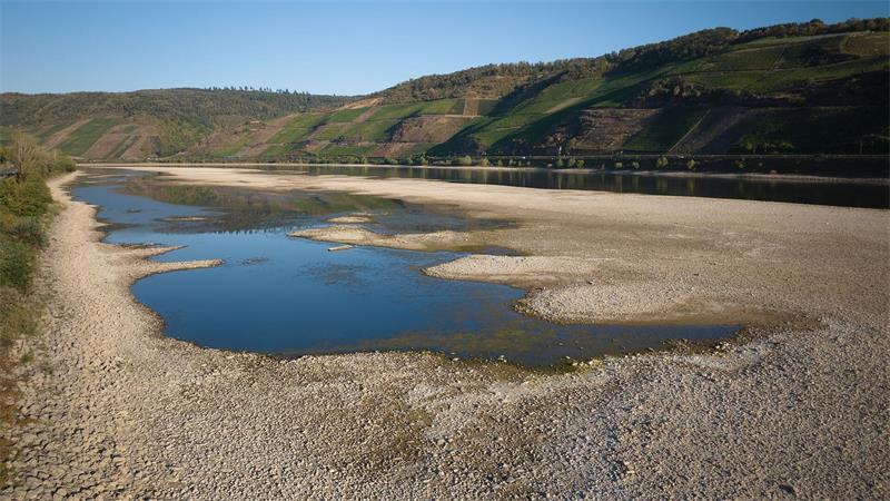 Sommer 2026: „Historische Hitze, verbreitete Trockenheit“ Verbrannte Landschaft und ausgetrocknete Flüsse bestimmten das Landschaftsbild in diesem Sommer. (Archivbild)