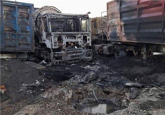 Verbrannte Lastwagen nach russischen Drohnenangriffen im Raum Odessa in der Südukraine.