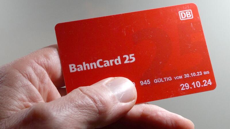 Verbraucherschützer verklagen Bahn wegen Bahncard Verbraucherschützer haben Klage gegen die Deutsche Bahn eingereicht.