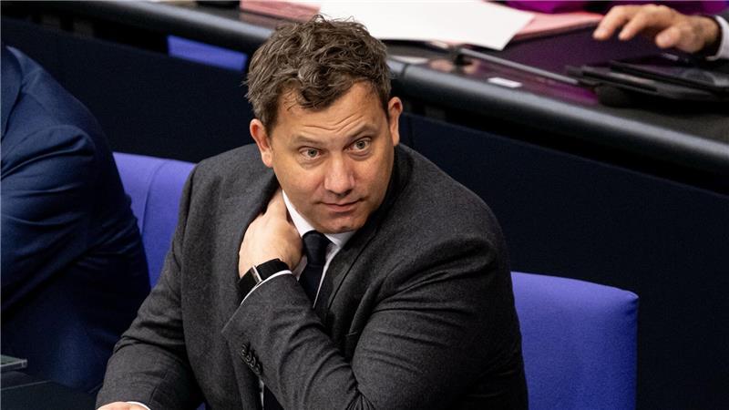 Verbraucherschützer und Medizinexperten setzen sich für eine Steuer auf Limos und Co. ein. (Archivbild)